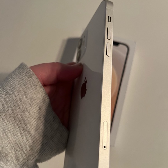 White IPhone 12 - Picture 10 of 12
